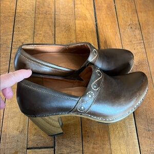 Dansko brown heeled shoes